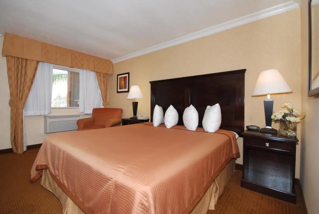 Pasadena Rose & Crown Hotel Zewnętrze zdjęcie